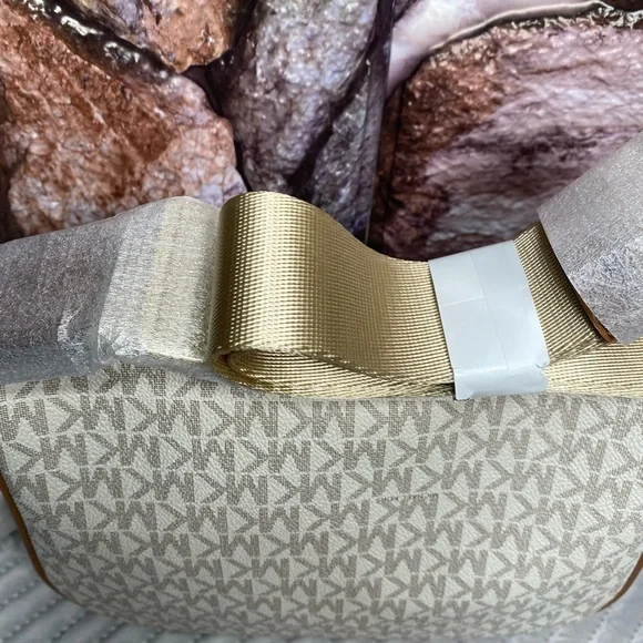 MICHAEL KORS SLATER MEDIUM LOGO SLING PACK - Picture 6 of 8